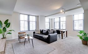 Fantastic 2 Bedroom Condo At Pentagon City